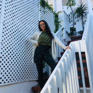 Meet your Posher, Flora